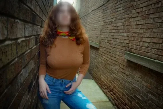 Andrea, 32