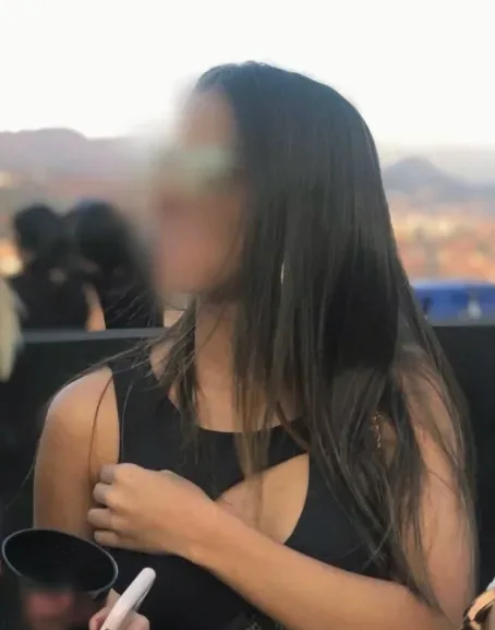 Anna, 23