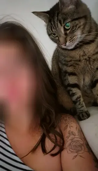 Anna, 28