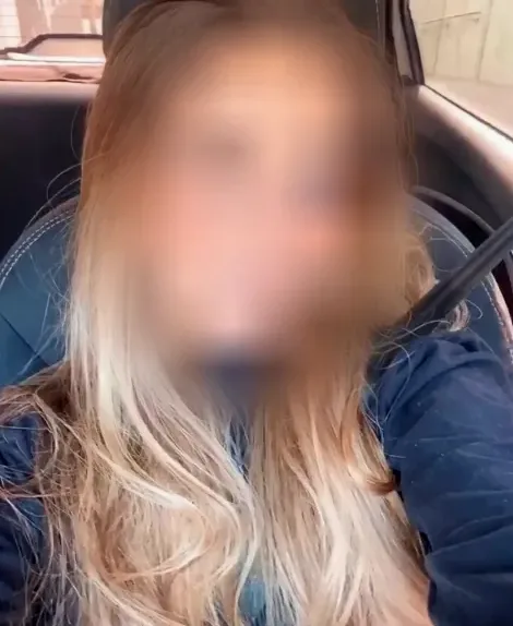 Daniela, 27