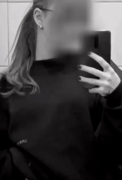 Julia, 19