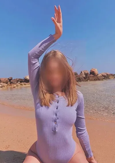 Juliane, 27