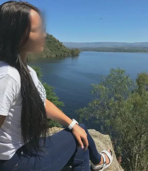 Manuela, 31