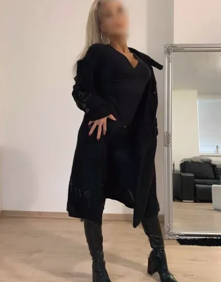 Mira, 24