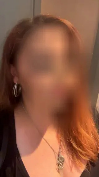Nele, 24