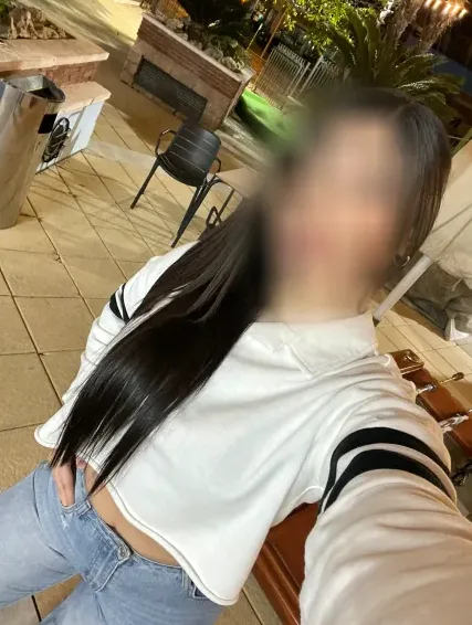 Pia, 24