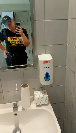 Romy, 24