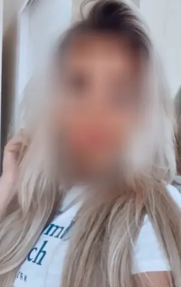Saskia, 28