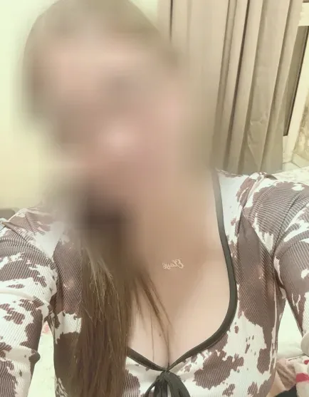 Selina, 39